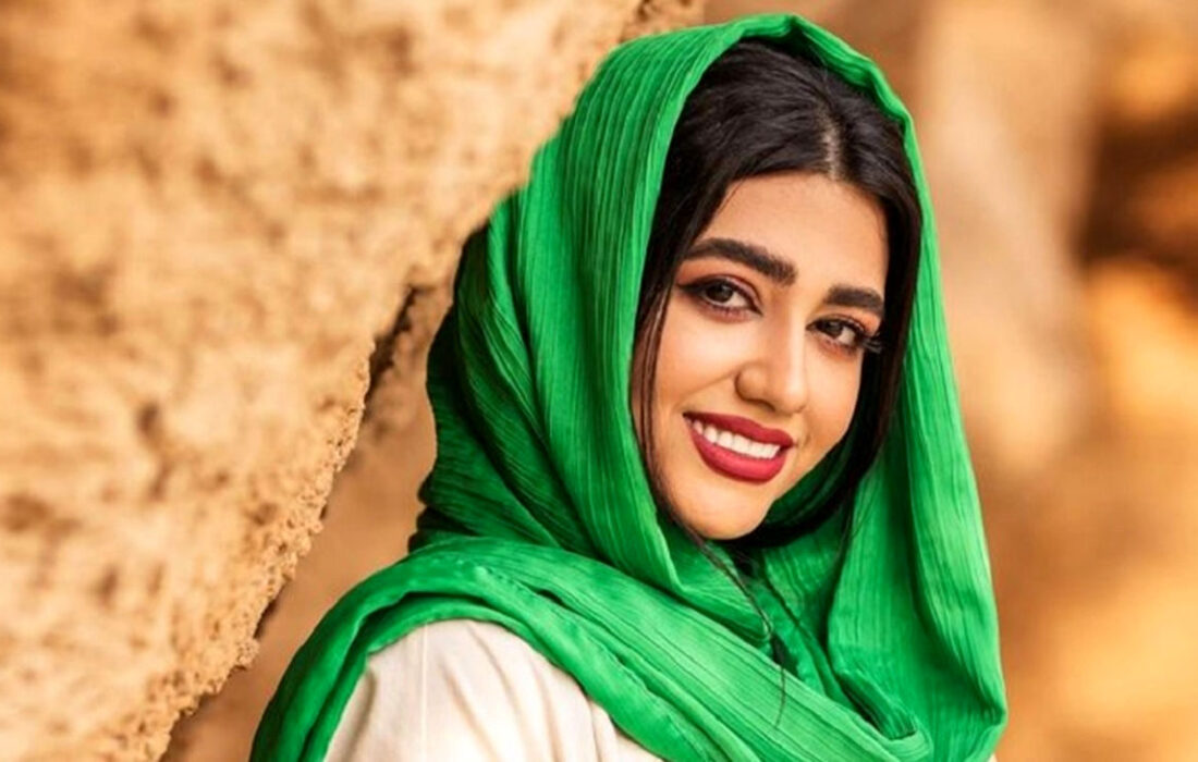 تیپ رنگین کمانی و غیرمنتظره سرنا امینی  /  کیکی عجیب با نماد عشق در جشن خصوصی سرنا امینی + عکس