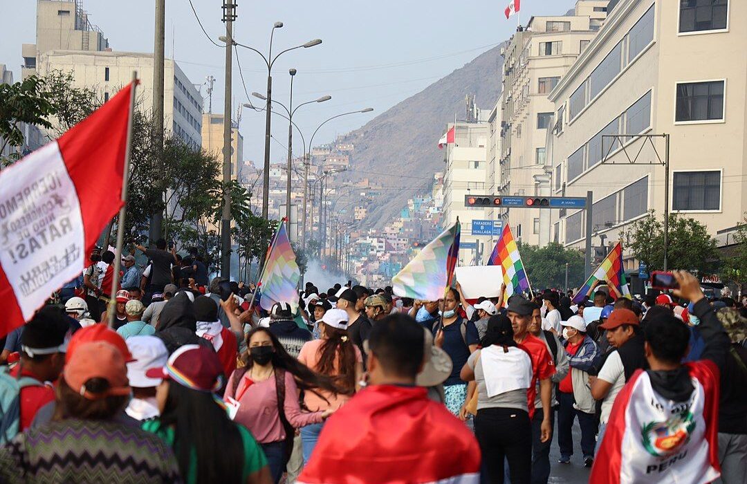 ناآرامی در پرو، مانع سقوط آزاد فلز سرخ