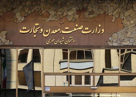معاون سازمان حمایت: مصوبه شورای رقابت هنوز به خودروسازان ابلاغ نشده است! / دلیل تعلل وزارت صمت در ابلاغ قیمت‌ ها چیست؟