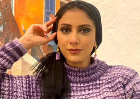 عکس جدید مونا فرجاد را دیده اید + عکس پوشش متفاوتش در کافه !