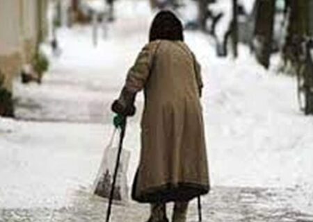 فیلم رقص جنجالی پیرزن ایرانی در خیابان / دل همه را برد!