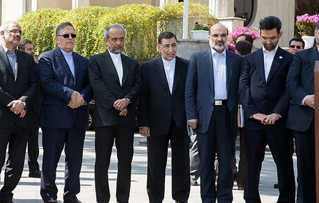 ناهماهنگی تیم اقتصادی دولت علنی شد/ اتهام اختلاس دو میلیارد دلاری از سیاست جاه طلبانه دولت