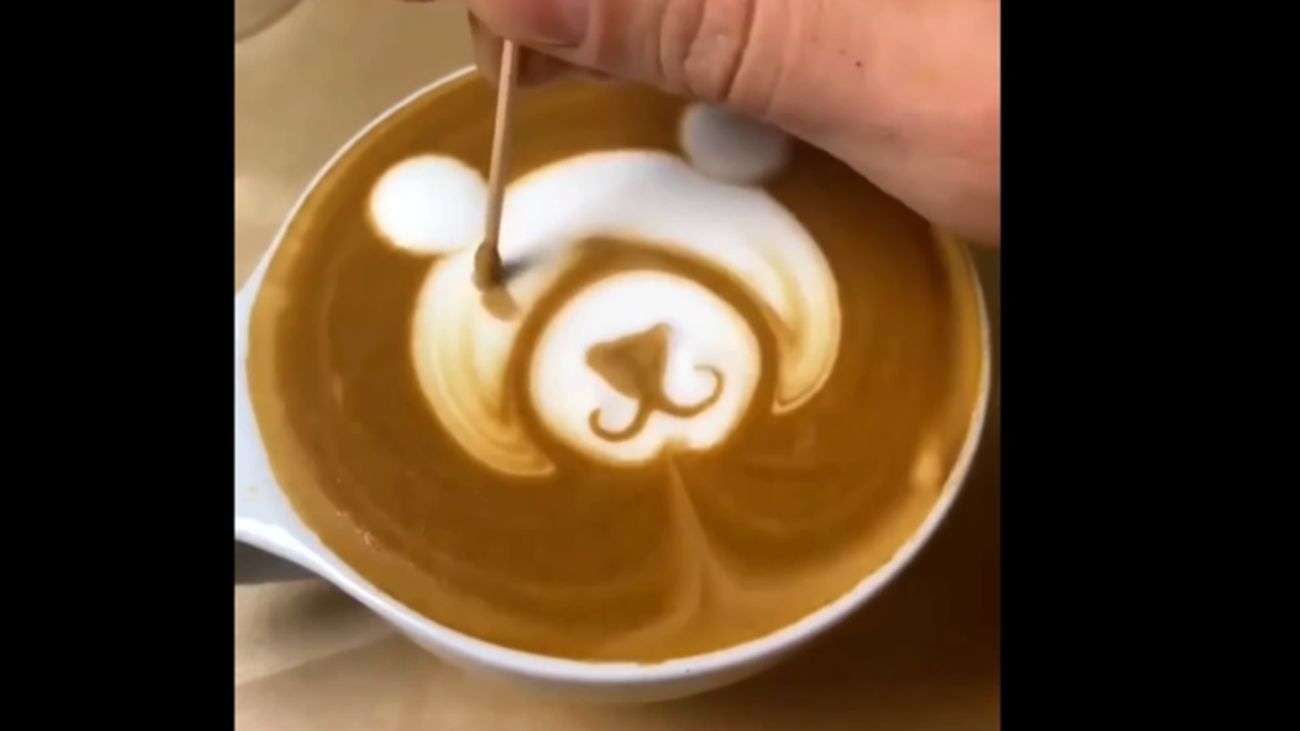 تزیین قهوه به شکل خرس / ویدئو