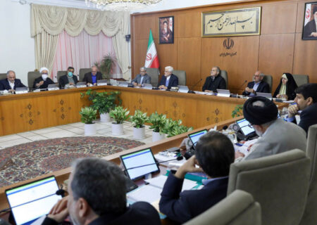 تجهیز تمامی ادارات دولتی به پنل‌ های خورشیدی تا تابستان سال آینده